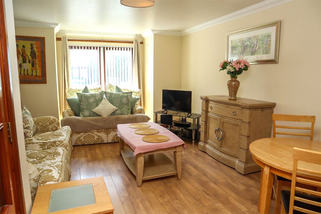 Property photo 2 of 11 Lounge