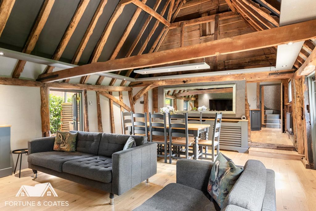 Property photo 3 of 35 Oaktreebarns_4.Jpg