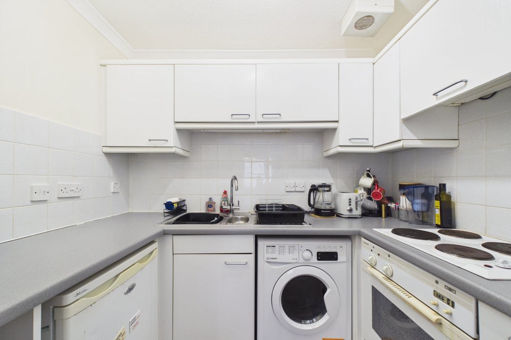 Property photo 2 of 4 Kitchen