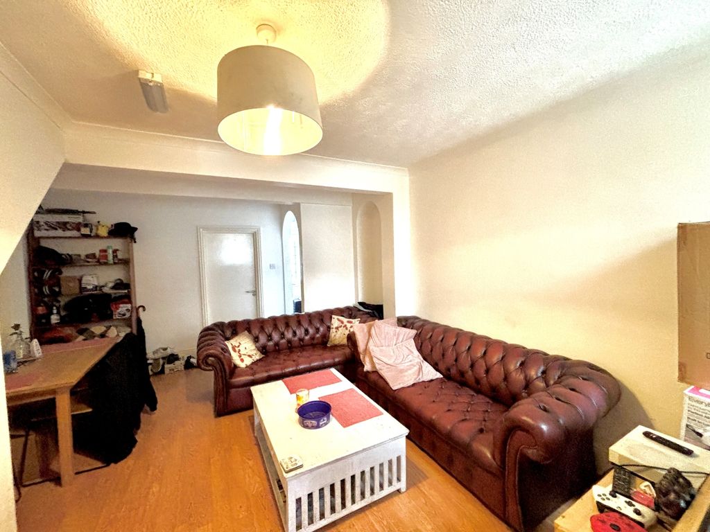 Property photo 2 of 8 Lounge