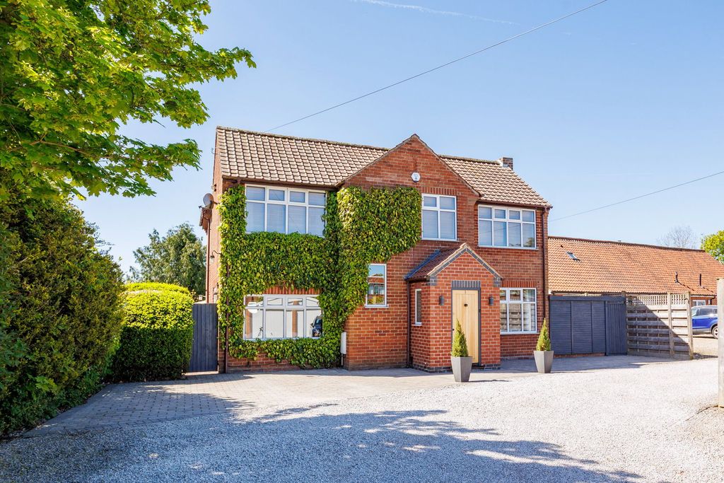 Property photo 1 of 32