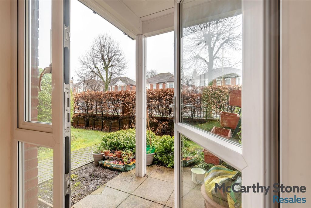 Property photo 3 of 30 8680374-Interior14.Jpg