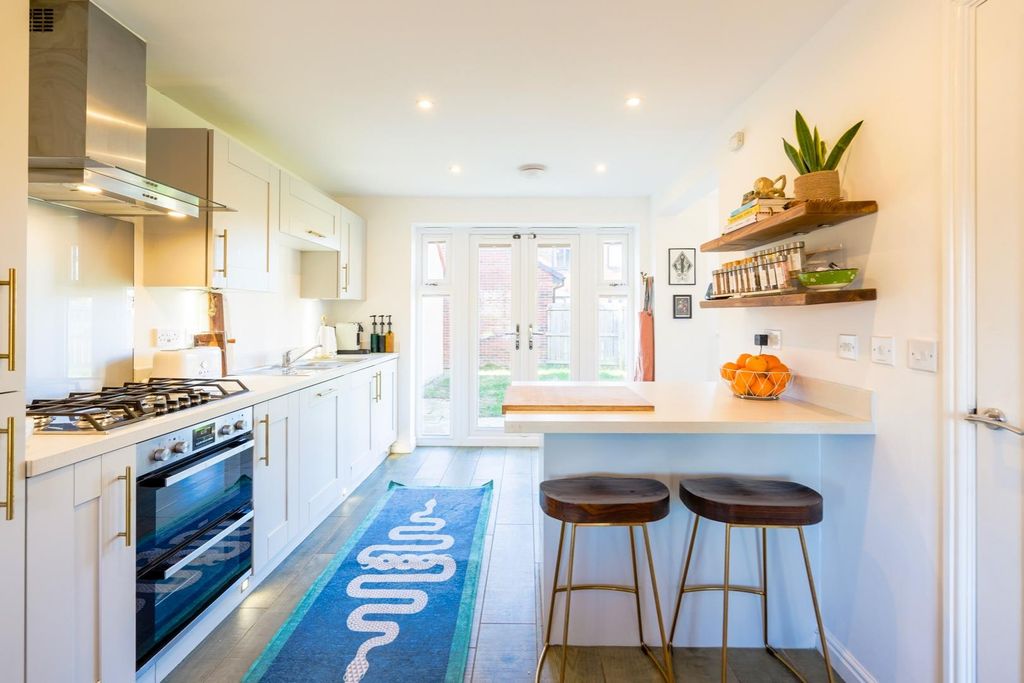 Property photo 3 of 12 Kitchen