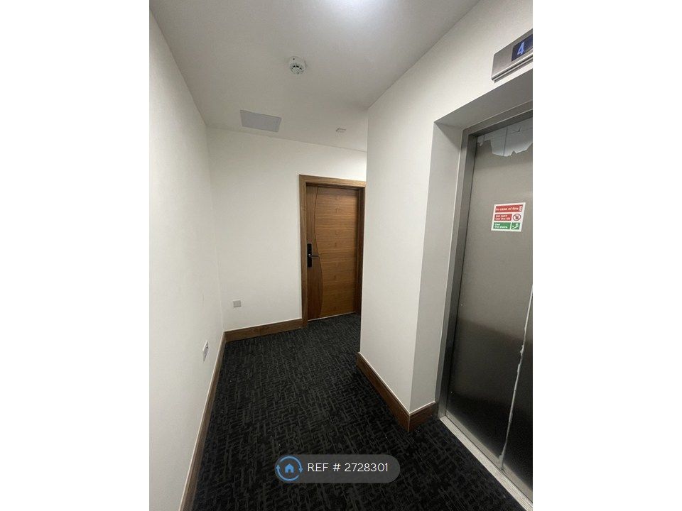 Property photo 3 of 13 Lift Lobby