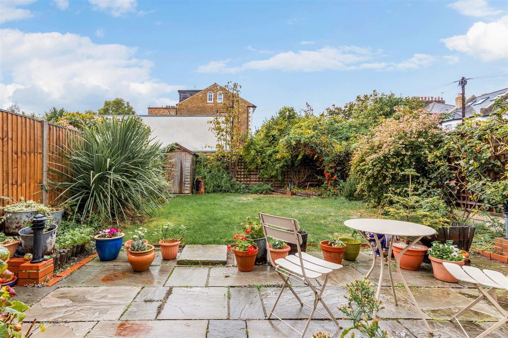 Property photo 1 of 12 Private Garden