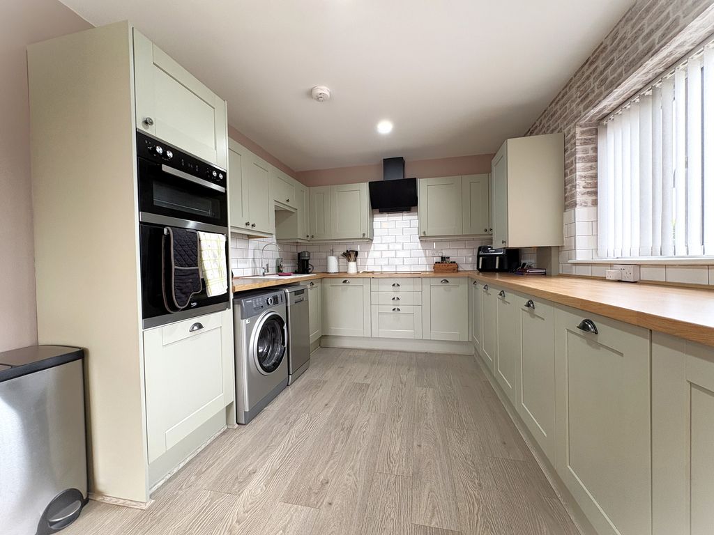 Property photo 2 of 12 Kitchen