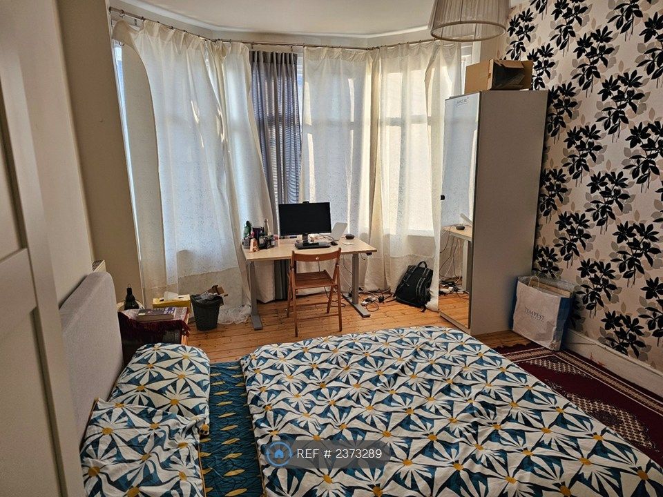 Property photo 2 of 9 Double Bed - July Available
