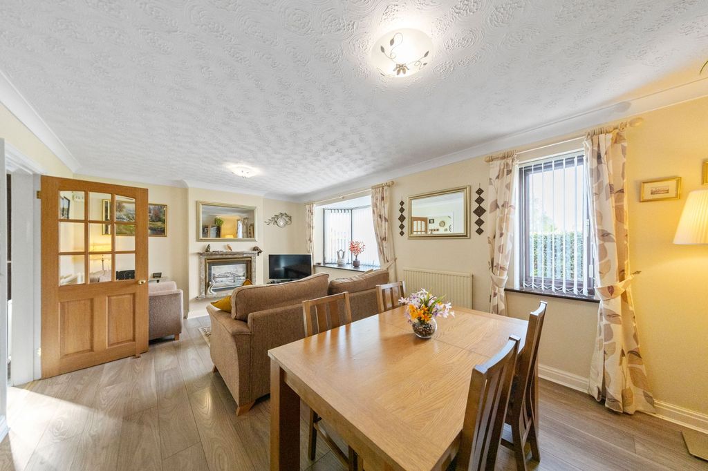 Property photo 3 of 39