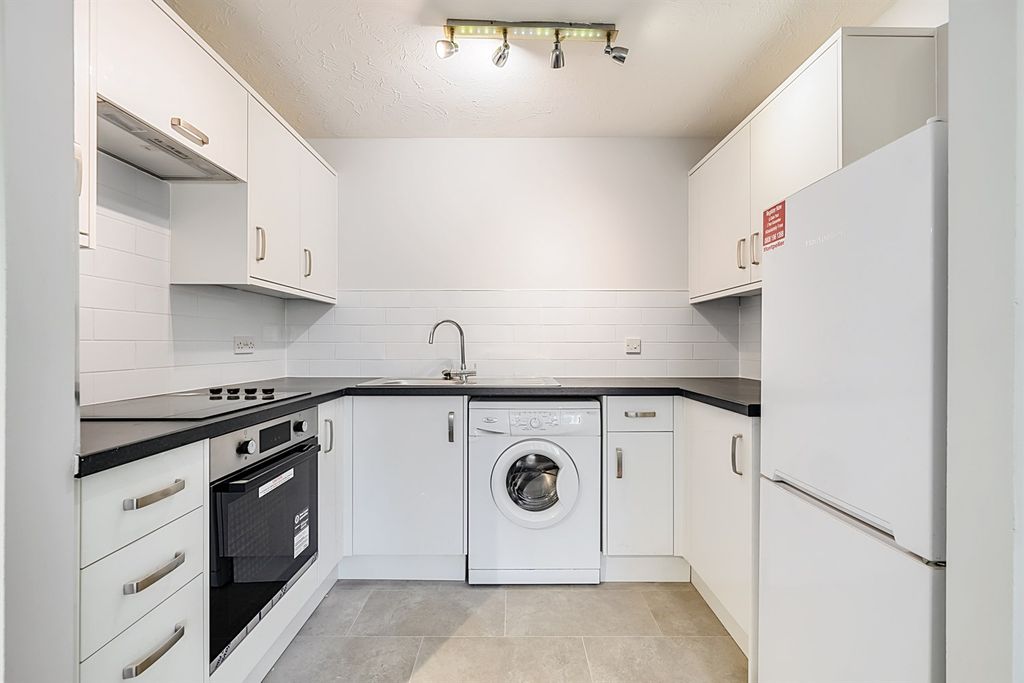 Property photo 2 of 9 Kitchen