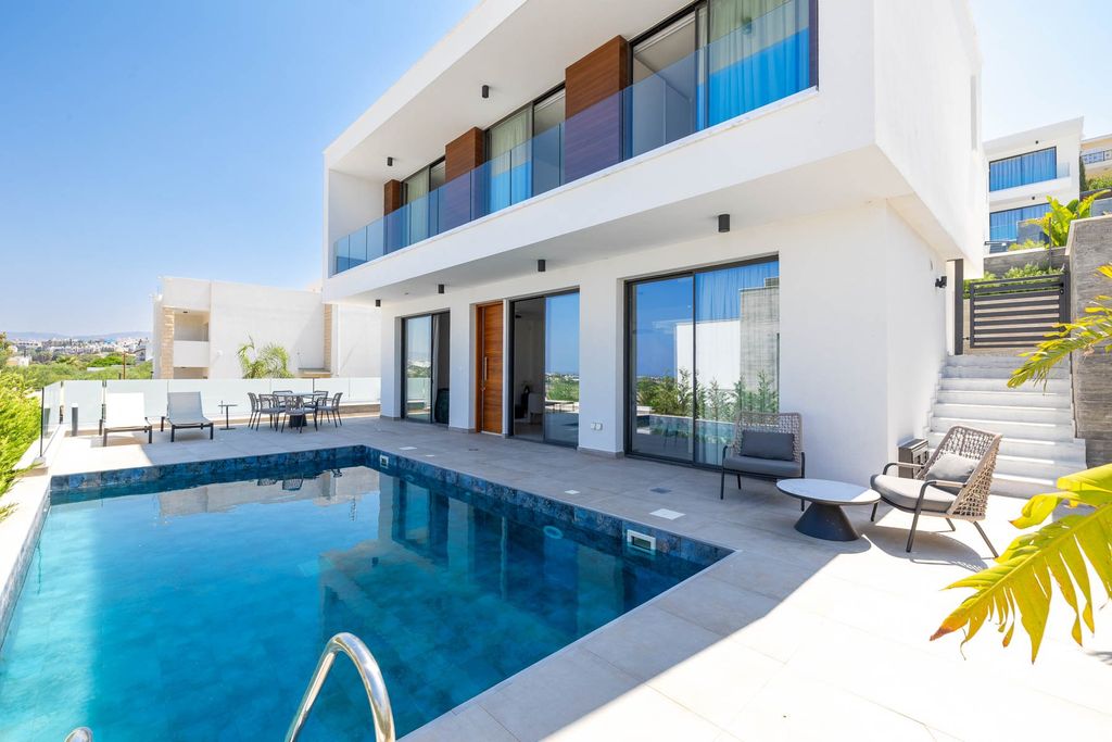 Property photo 1 of 28