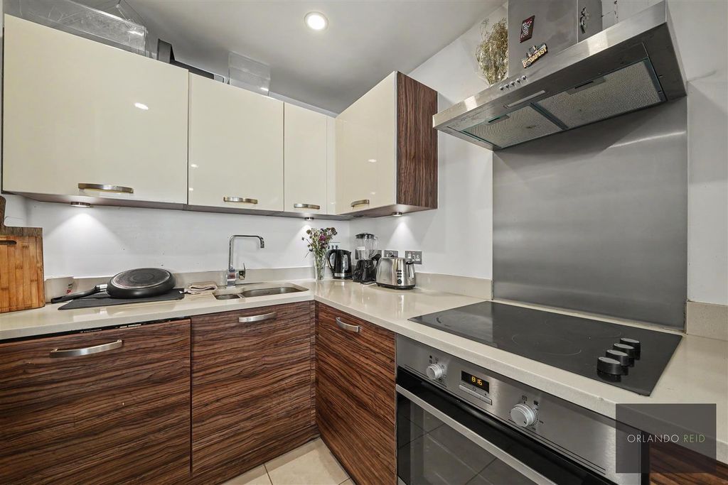 Property photo 2 of 9 Flat 97, Roffo Court Se17 2Fp-5.Jpg