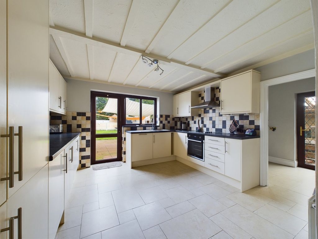 Property photo 2 of 33