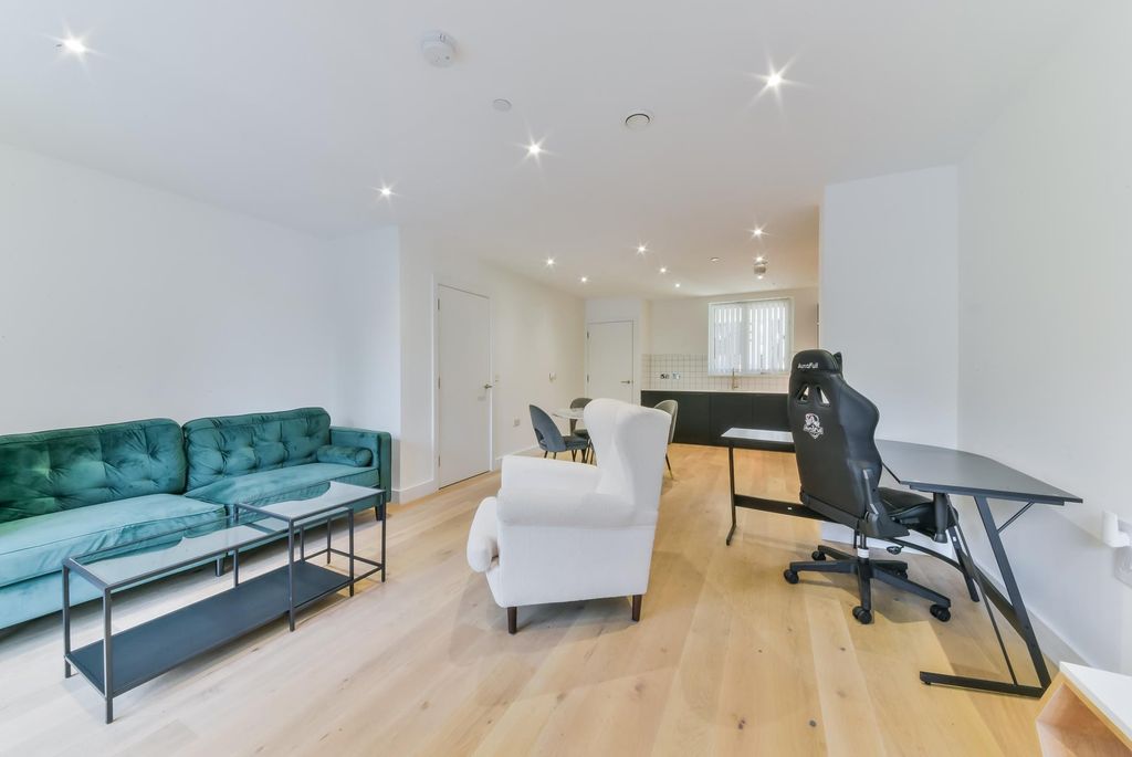 Property photo 2 of 14