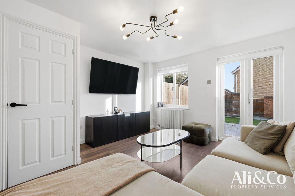 Property photo 2 of 20