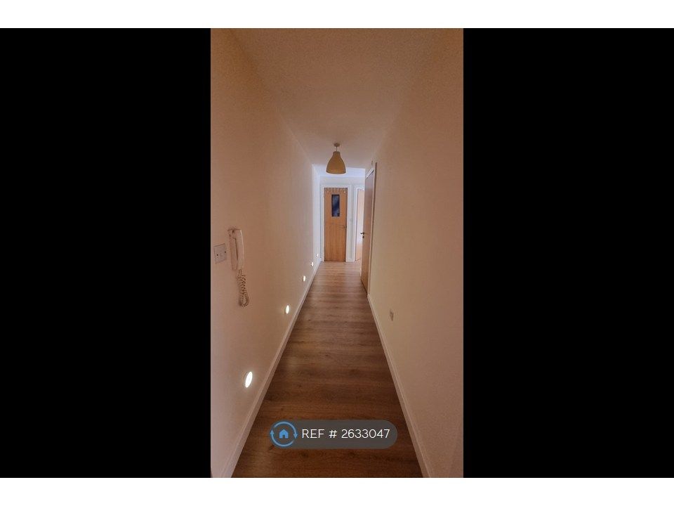 Property photo 3 of 12 Corridor