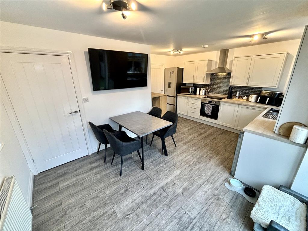 Property photo 2 of 17 Open Plan Kitchen And Dining Room