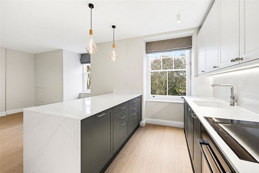 Property photo 2 of 11 Kitchen