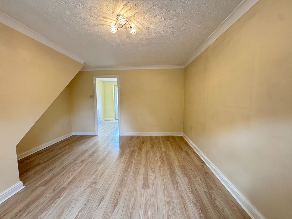 Property photo 3 of 10 Photo 6