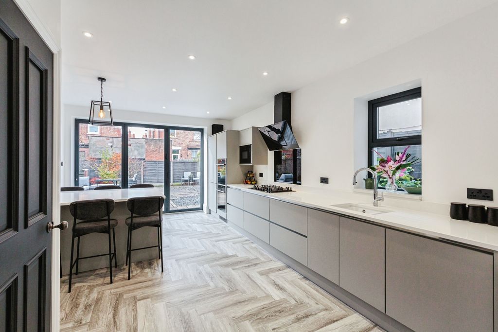 Property photo 2 of 25 Kitchen Diner