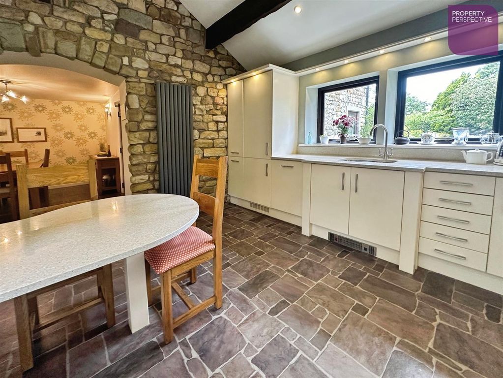 Property photo 3 of 31 Kitchen
