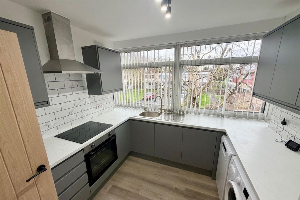 Property photo 2 of 10 Kitchen..Jpg