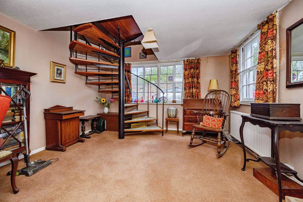 Property photo 3 of 27
