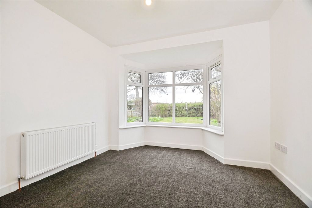 Property photo 3 of 27 Picture No. 02