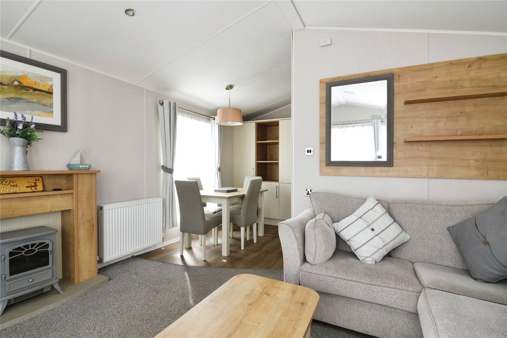 Property photo 3 of 12 Picture No. 30