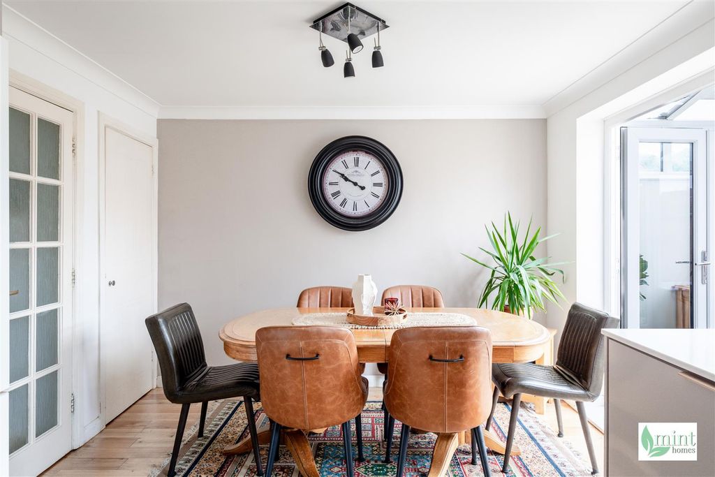 Property photo 3 of 17 Watermark - 24 Guernsey Close-19.Jpg