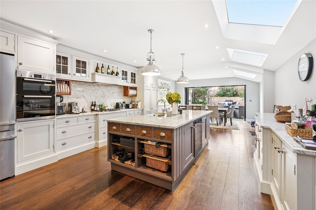 Property photo 1 of 17 Kitchen