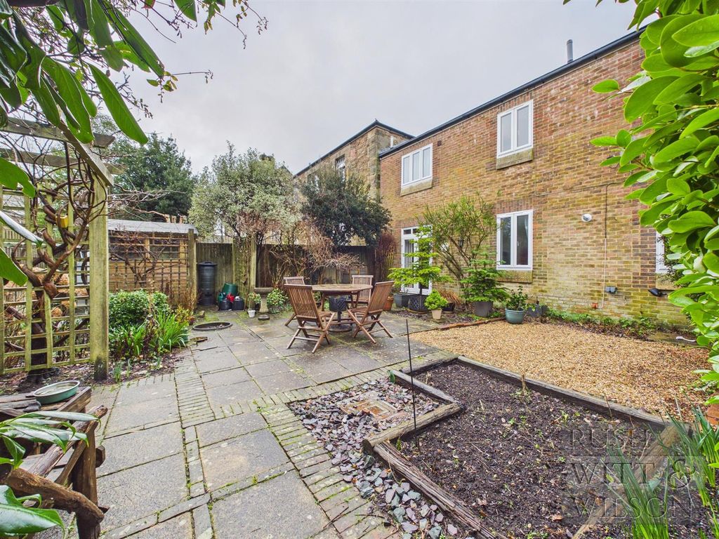 Property photo 2 of 25