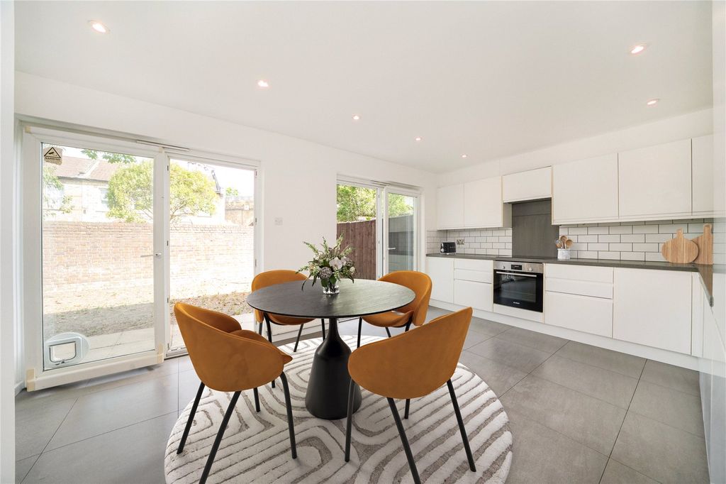 Property photo 2 of 8 Kitchen/Diner