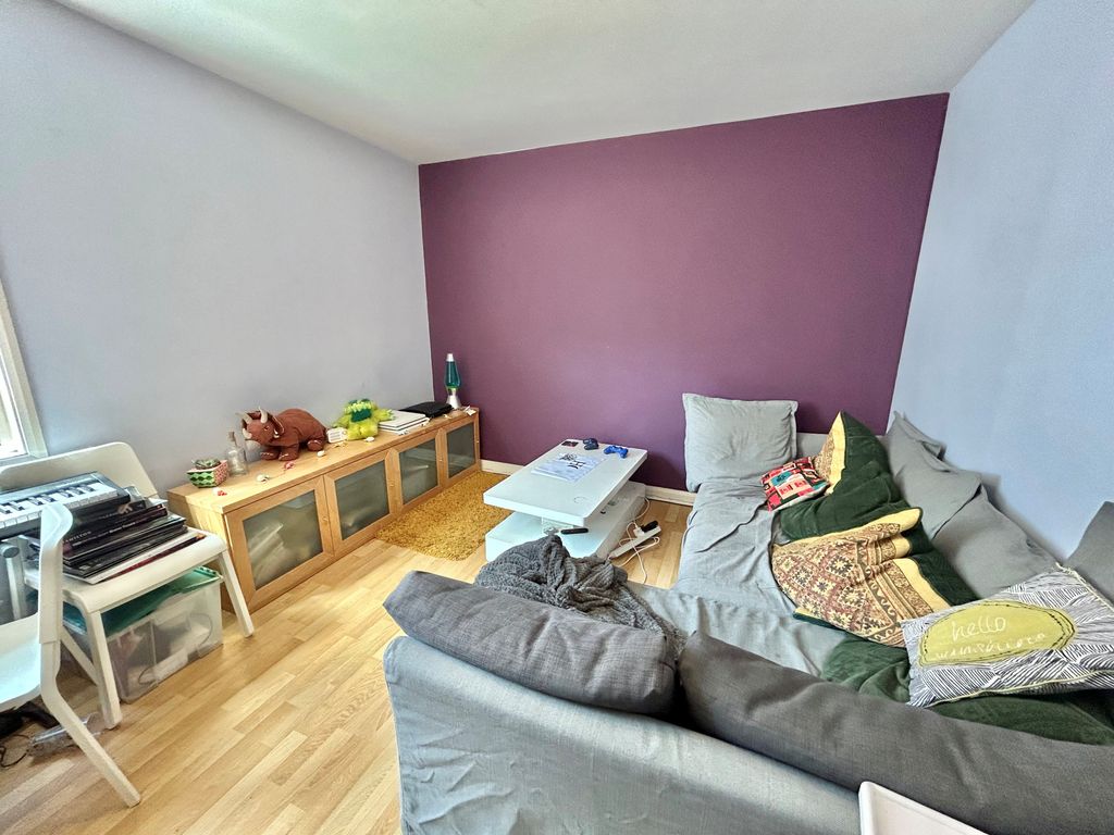 Property photo 2 of 11 Image