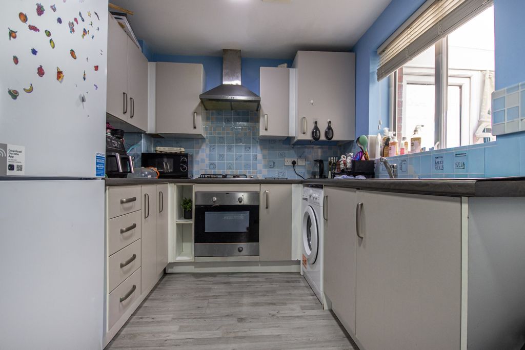 Property photo 3 of 10 5