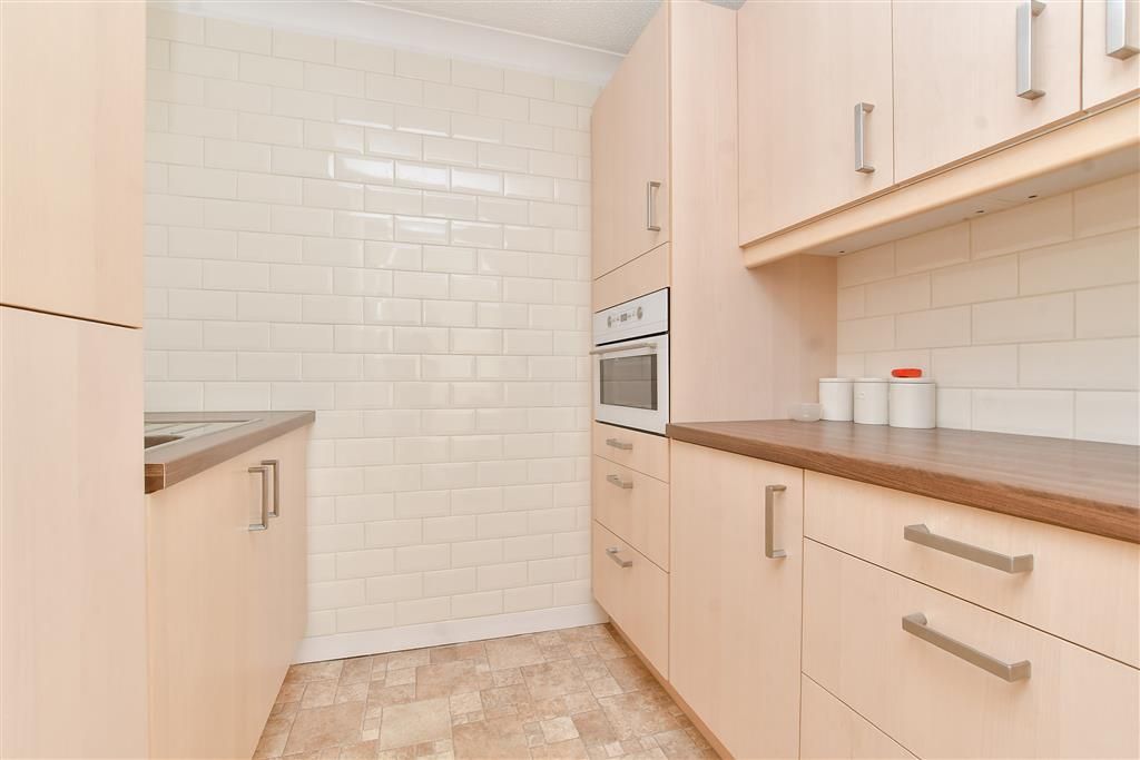 Property photo 1 of 11 Kitchen