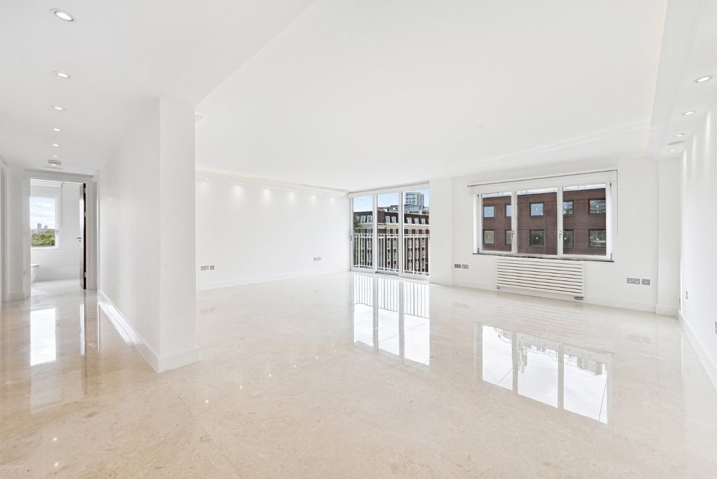 Property photo 2 of 11 Picture No. 18