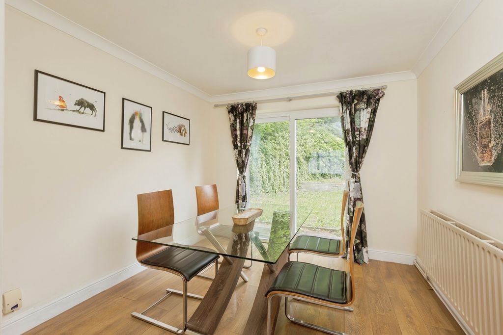 Property photo 3 of 10 Dining Room