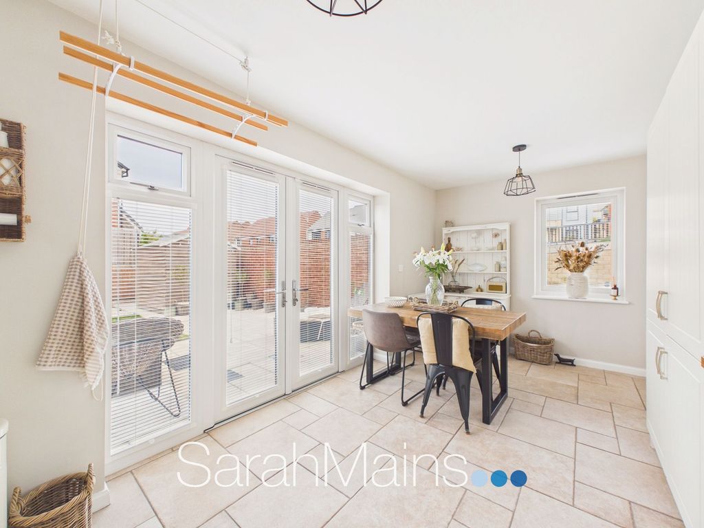 Property photo 3 of 15 Dining Area
