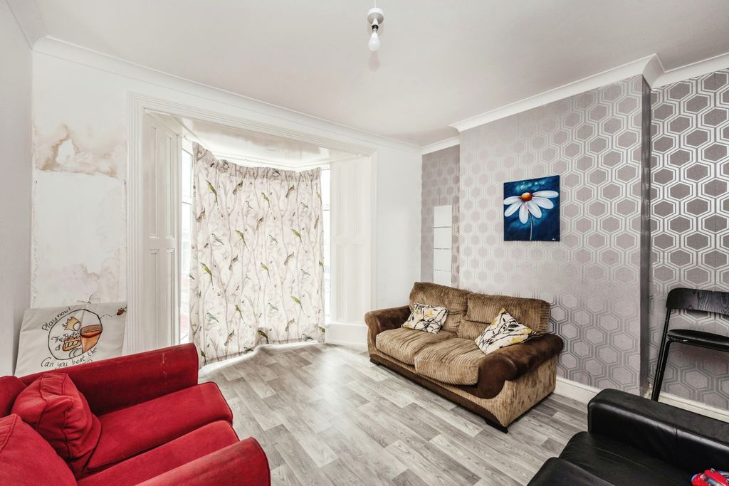 Property photo 2 of 17 Photography