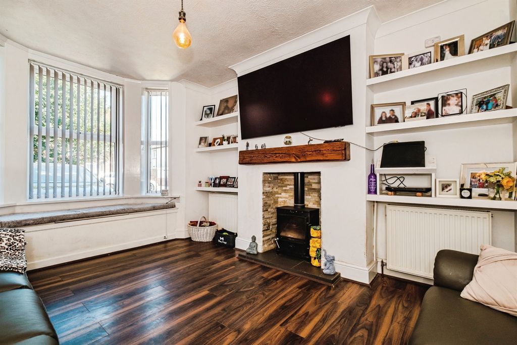Property photo 3 of 17