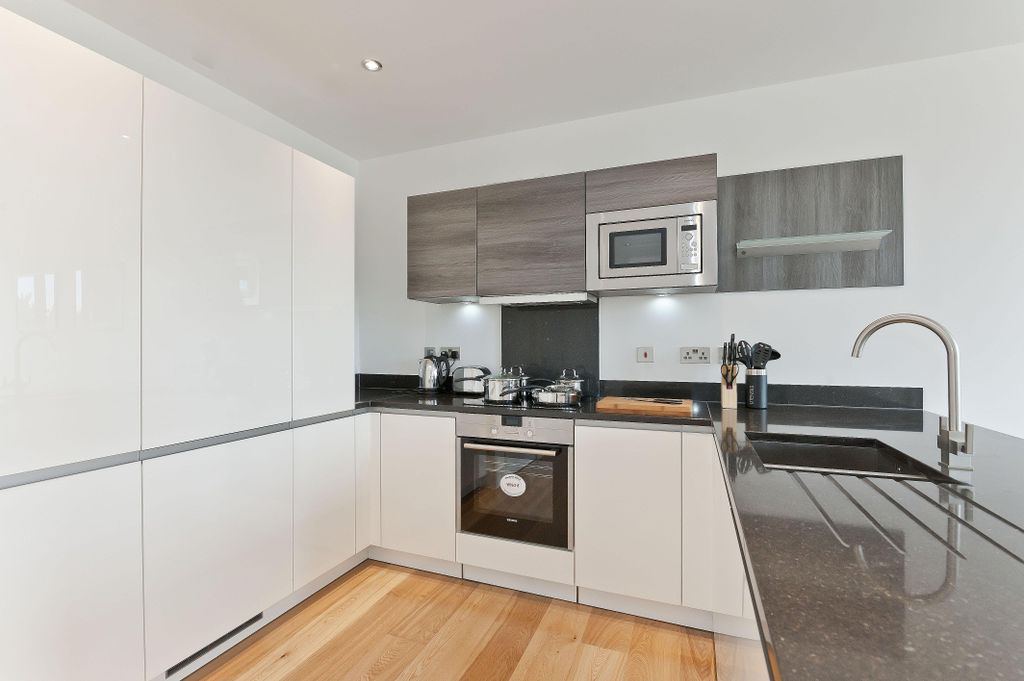 Property photo 3 of 9 Kitchen