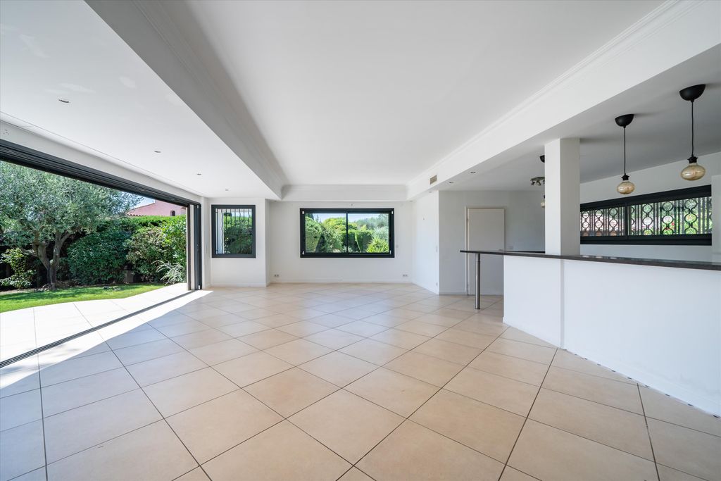 Property photo 2 of 13 Image