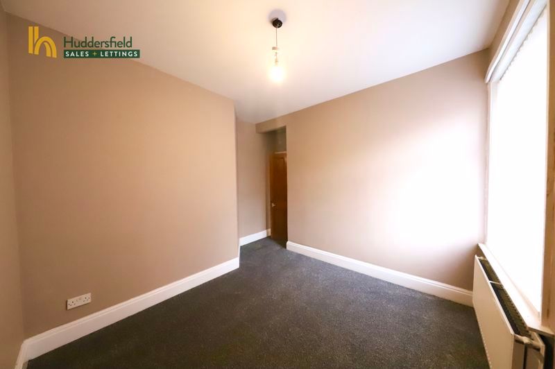 Property photo 3 of 11 Bedroom One.1