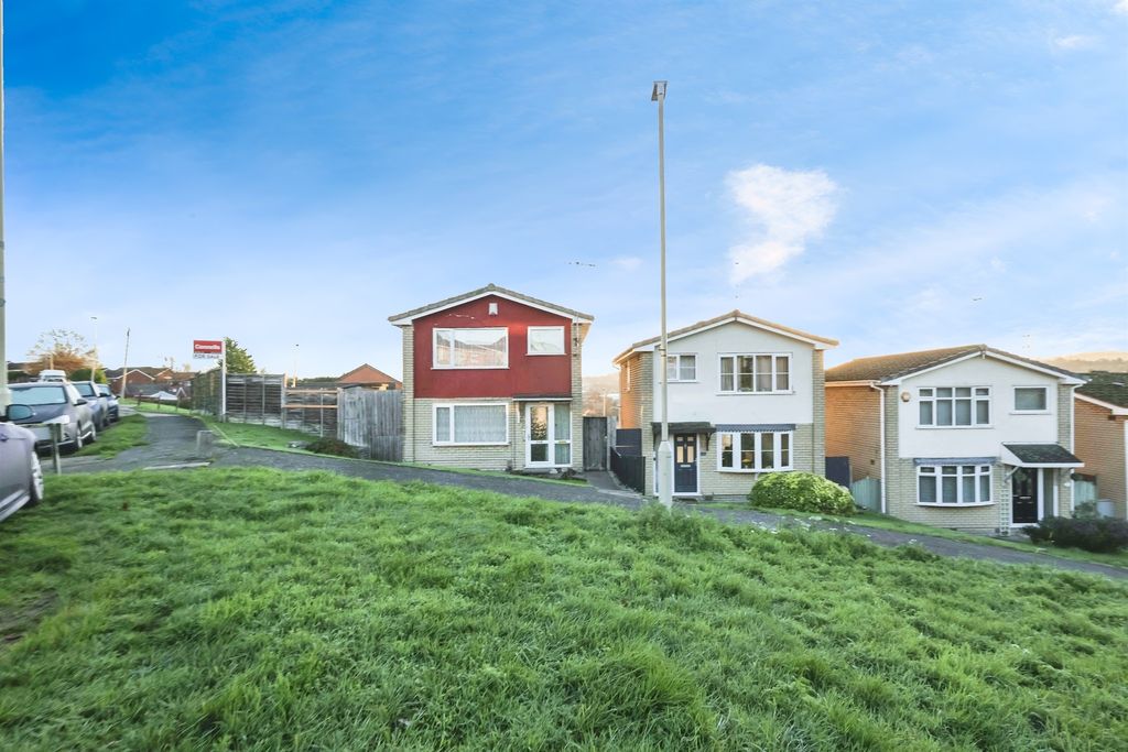 Property photo 2 of 17