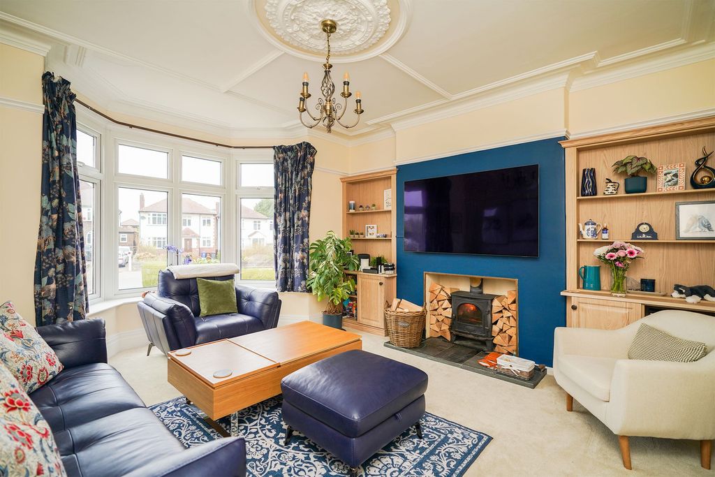 Property photo 2 of 33