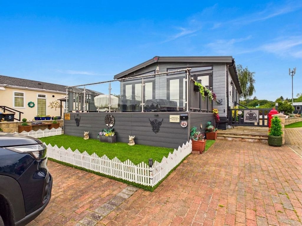 Property photo 1 of 33