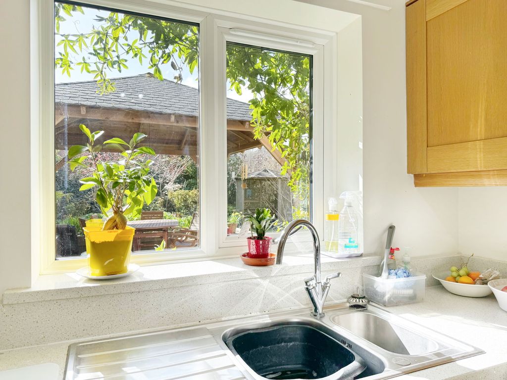 Property photo 2 of 28