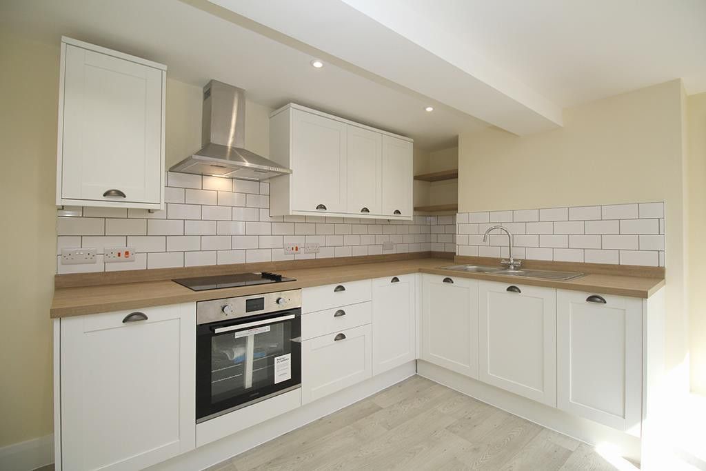 Property photo 1 of 39 Kitchen (Main)