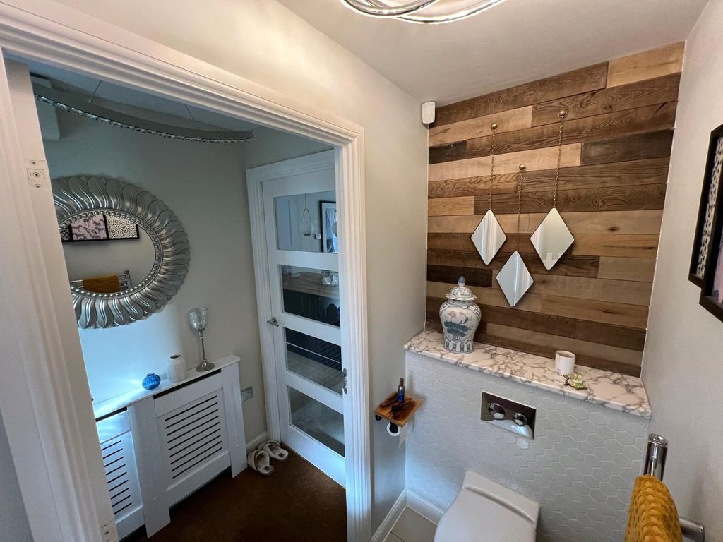 Property photo 3 of 21 Picture