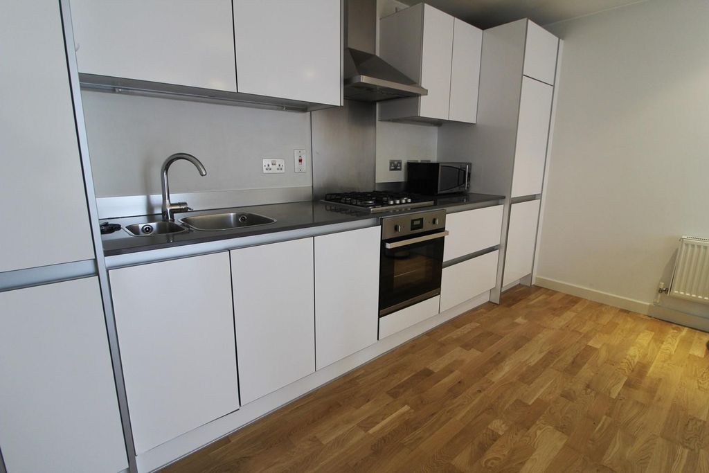 Property photo 3 of 9 Kitchen